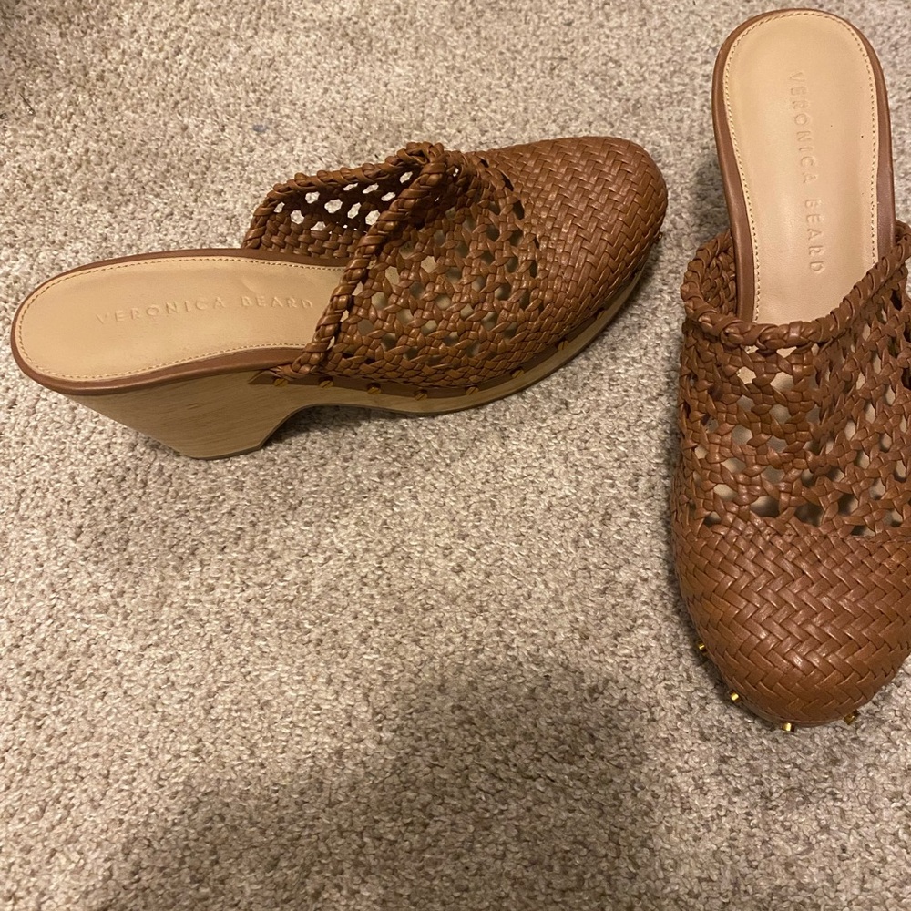 Veronica Beard Women's Brown Woven Mules Size 7. Never been worn